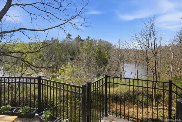 $649,900 | 669 Highway 213, Rosendale, NY 12472