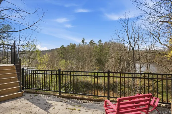 $649,900 | 669 Highway 213, Rosendale, NY 12472