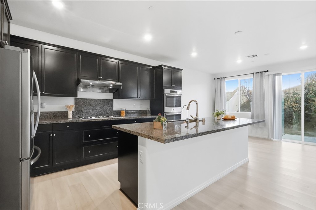 19452 Fortunello Avenue Riverside, CA 92508 - Photo 6 of 25 Kitchen