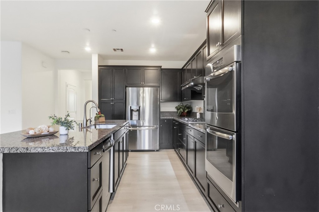 19452 Fortunello Avenue Riverside, CA 92508 - Photo 7 of 25 Kitchen