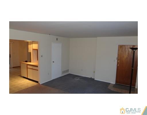 161 Evergreen Road, Unit 5A Edison, NJ 08837 - Photo 4 of 10 Gallery Image 4