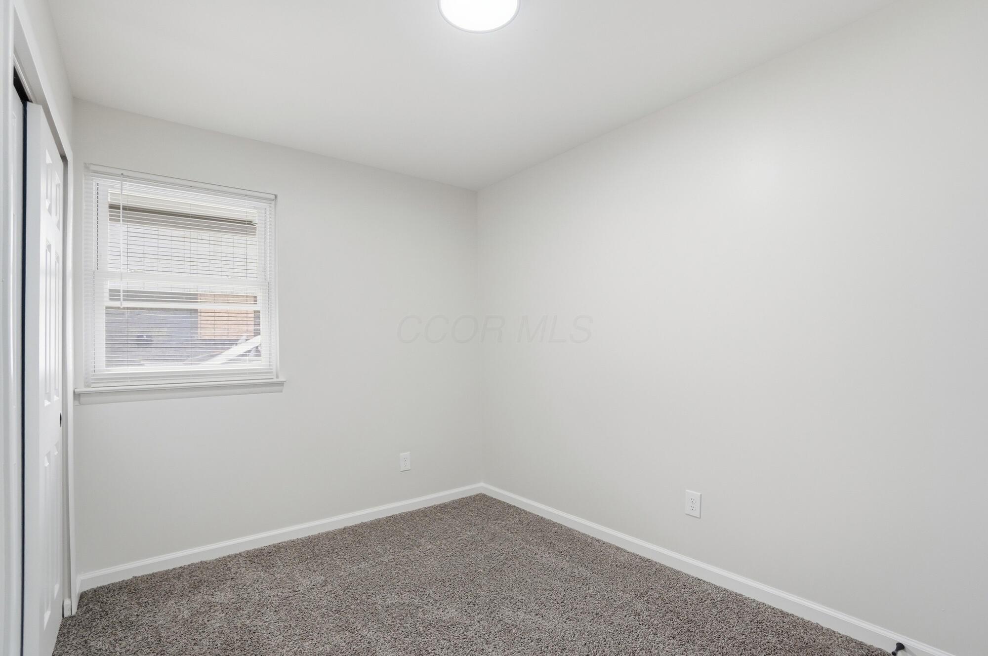 3113 Hillgate Road Columbus, OH 43207 - Photo 27 of 40 035