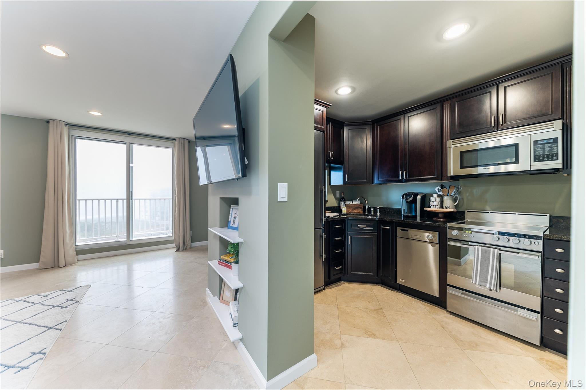 2 Richmond Road, Unit 6N Lido Beach, NY 11561 - Photo 4 of 29 State of the art kitchen