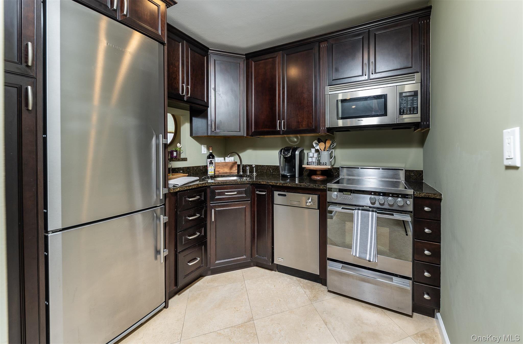 2 Richmond Road, Unit 6N Lido Beach, NY 11561 - Photo 5 of 29 State of the art kitchen