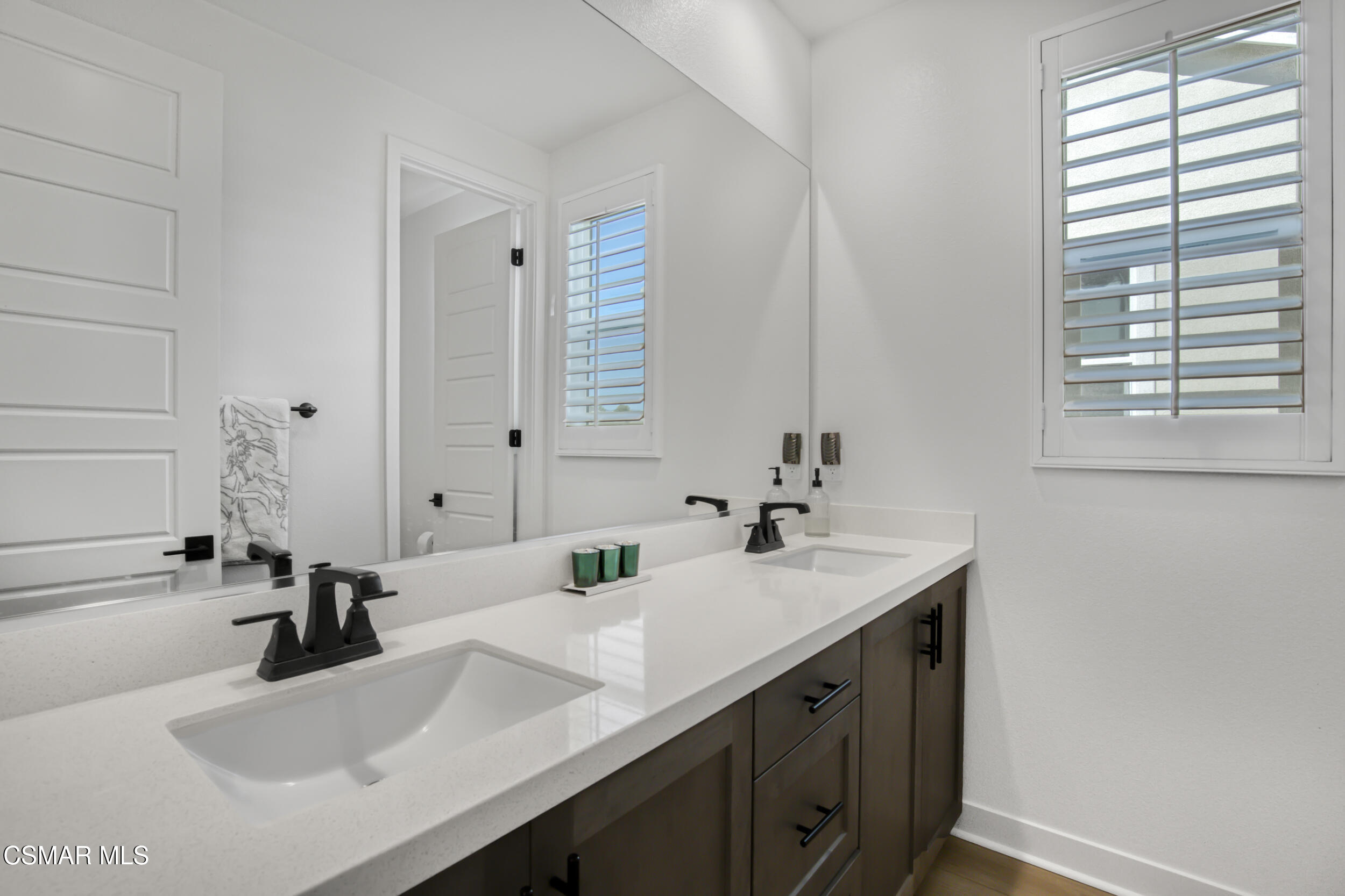 28665 Windbreak Trail Saugus, CA 91350 - Photo 27 of 56 a bathroom with a sink and a mirror
