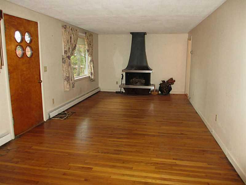 47 Ferncroft Road York, ME 03909 - Photo 6 of 18 Living Room.