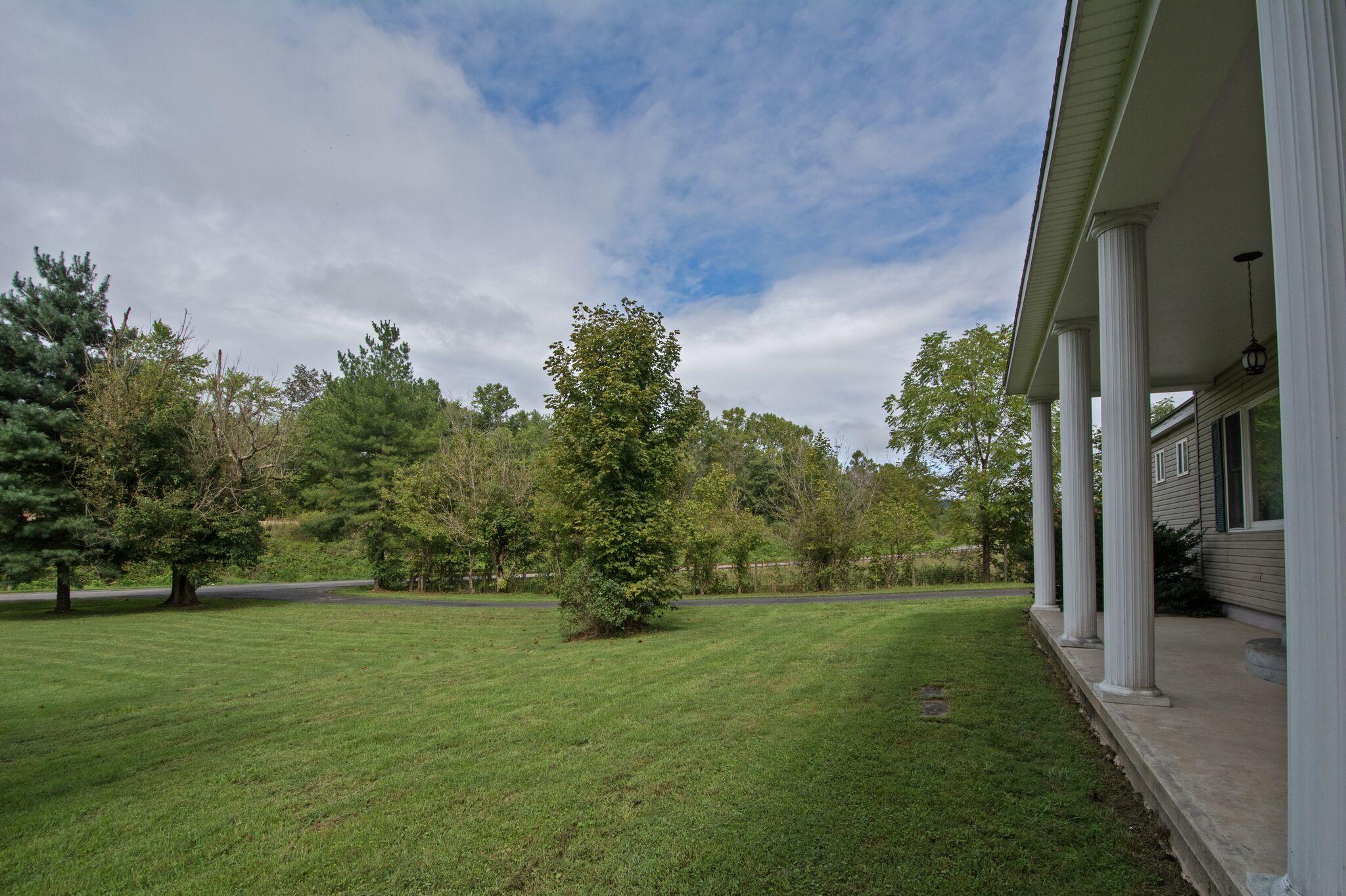 1698 Lowell Road Pence Springs, WV 24962 - Photo 5 of 26 Gallery Image 5