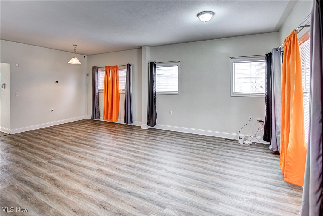 844 Royal Road Cleveland, OH 44110 - Photo 6 of 35