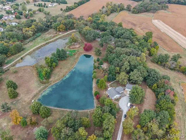 $385,000 | 34686 Gun Club Road, Brighton, IL 62012