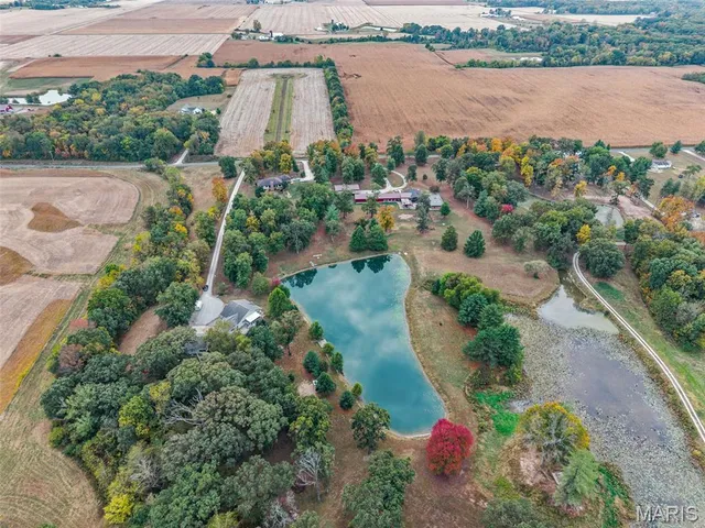 $385,000 | 34686 Gun Club Road, Brighton, IL 62012