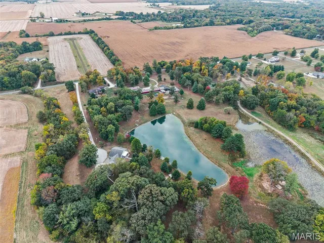 $385,000 | 34686 Gun Club Road, Brighton, IL 62012