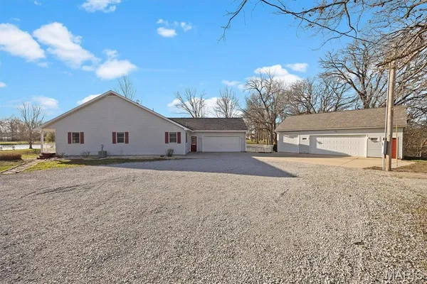 $385,000 | 34686 Gun Club Road, Brighton, IL 62012