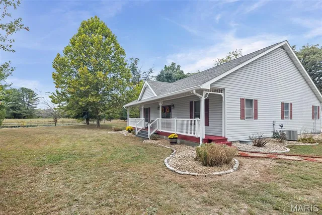 $385,000 | 34686 Gun Club Road, Brighton, IL 62012