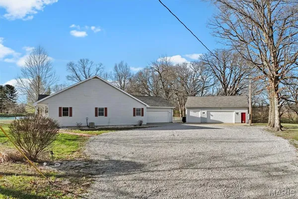 $385,000 | 34686 Gun Club Road, Brighton, IL 62012