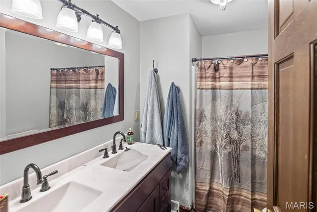 $385,000 | 34686 Gun Club Road, Brighton, IL 62012