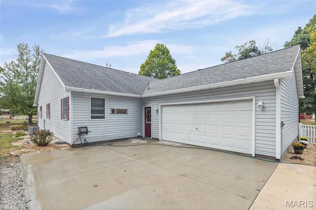 $385,000 | 34686 Gun Club Road, Brighton, IL 62012