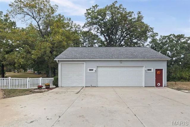 $385,000 | 34686 Gun Club Road, Brighton, IL 62012