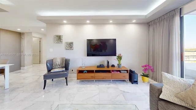 $3,000 | 600 Three Islands Boulevard, Unit 802, Hallandale Beach, FL 33009