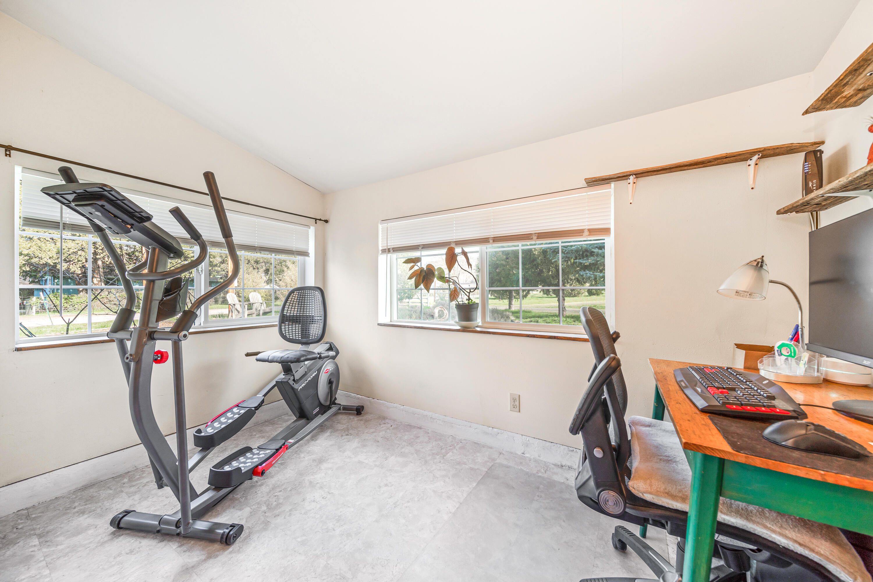 7558 Maple Lane Central Point, OR 97502 - Photo 13 of 27 013