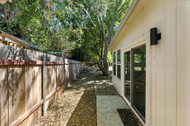 a view of yard with trees