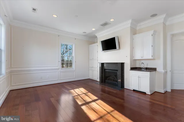 $1,550,000 | 726 Sunpoint Road, Davidsonville, MD 21035