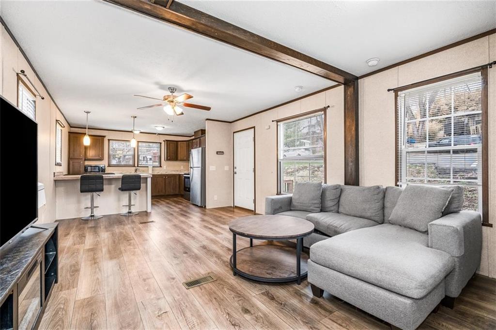 407 Richmond Road Imperial, PA 15126 - Photo 3 of 17 Gallery Image 3