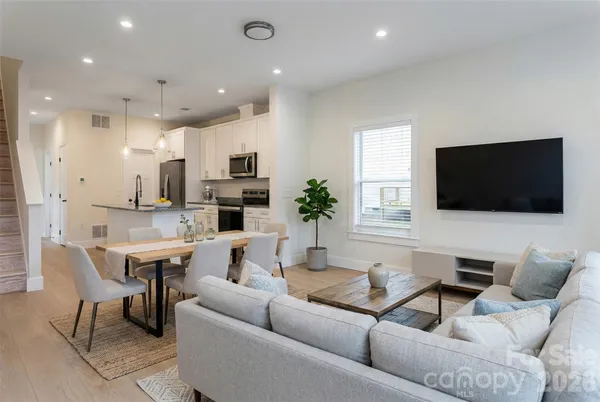 $399,999 | 10 Wyndom Lane, Asheville, NC 28805