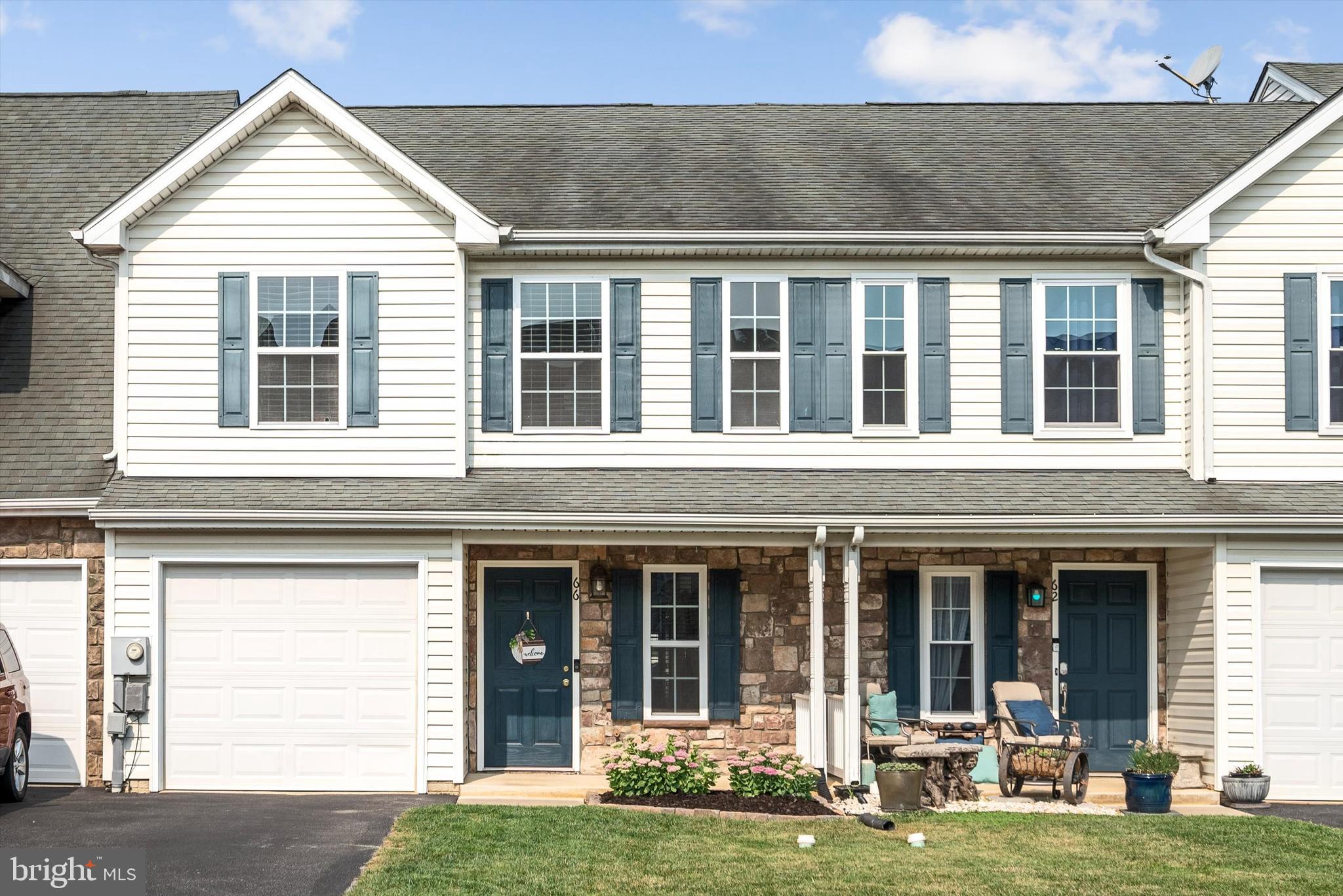Adorable 2 bed/2 bath home with upgrades!