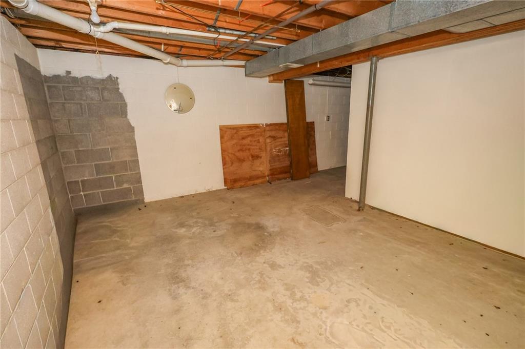 470 North Liberty Road Grove City, PA 16127 - Photo 29 of 34 a view of an empty room