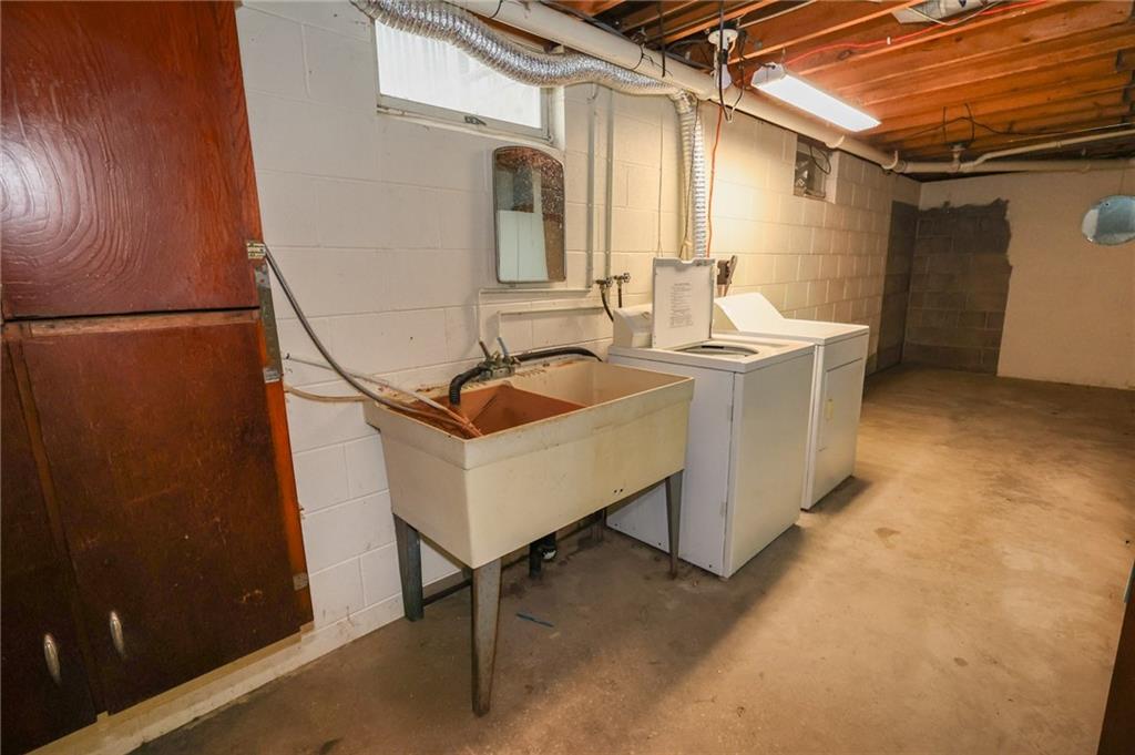 470 North Liberty Road Grove City, PA 16127 - Photo 31 of 34 a bathroom with a sink and a mirror