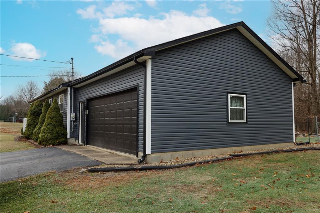 470 North Liberty Road Grove City, PA 16127 - Photo 8 of 34 a side view of a house