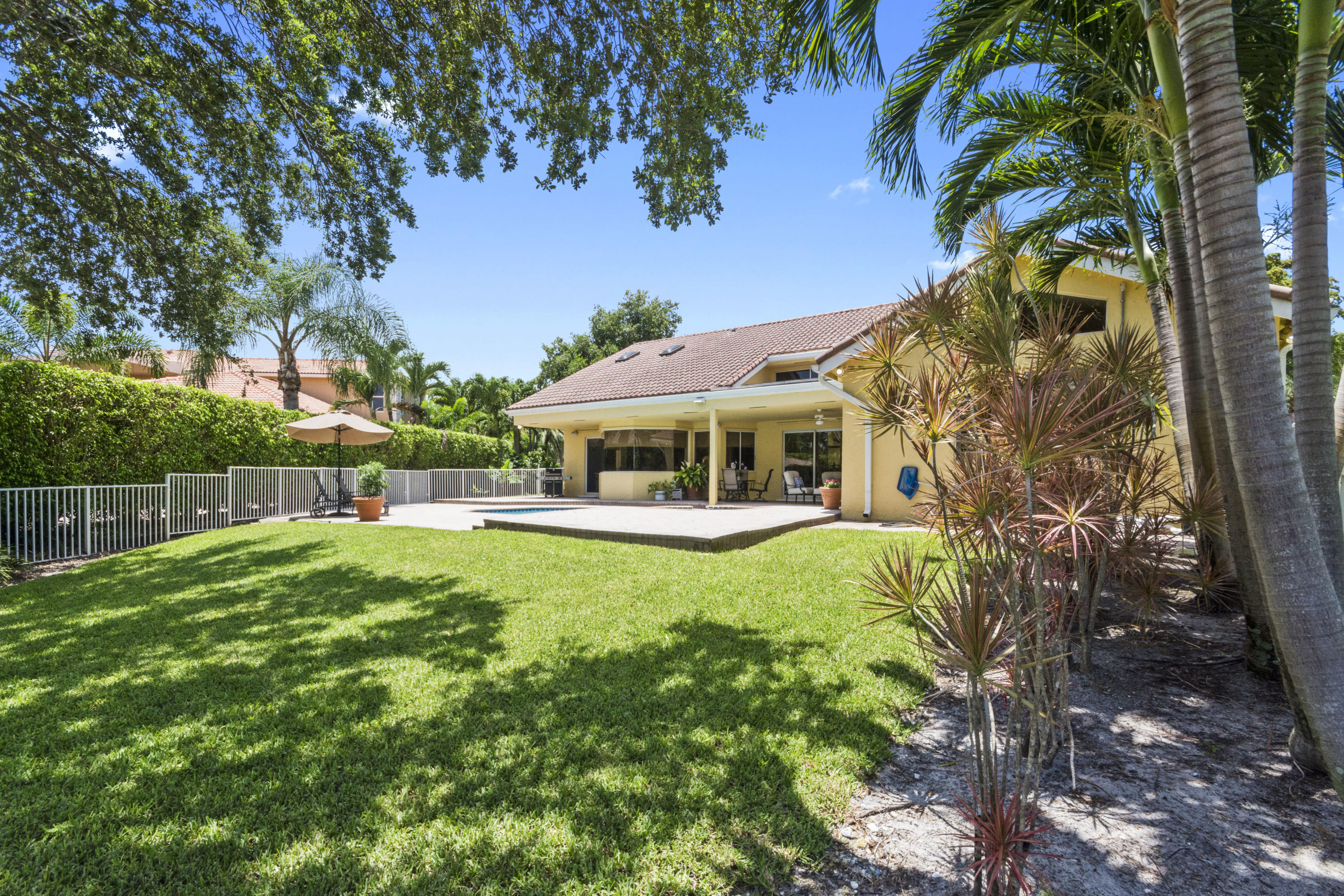 1698 Southwest 20th Avenue Boca Raton, FL 33486 - Photo 3 of 28 1698_SW_20th_Ave_MLS_HID1166671_ROOM6
