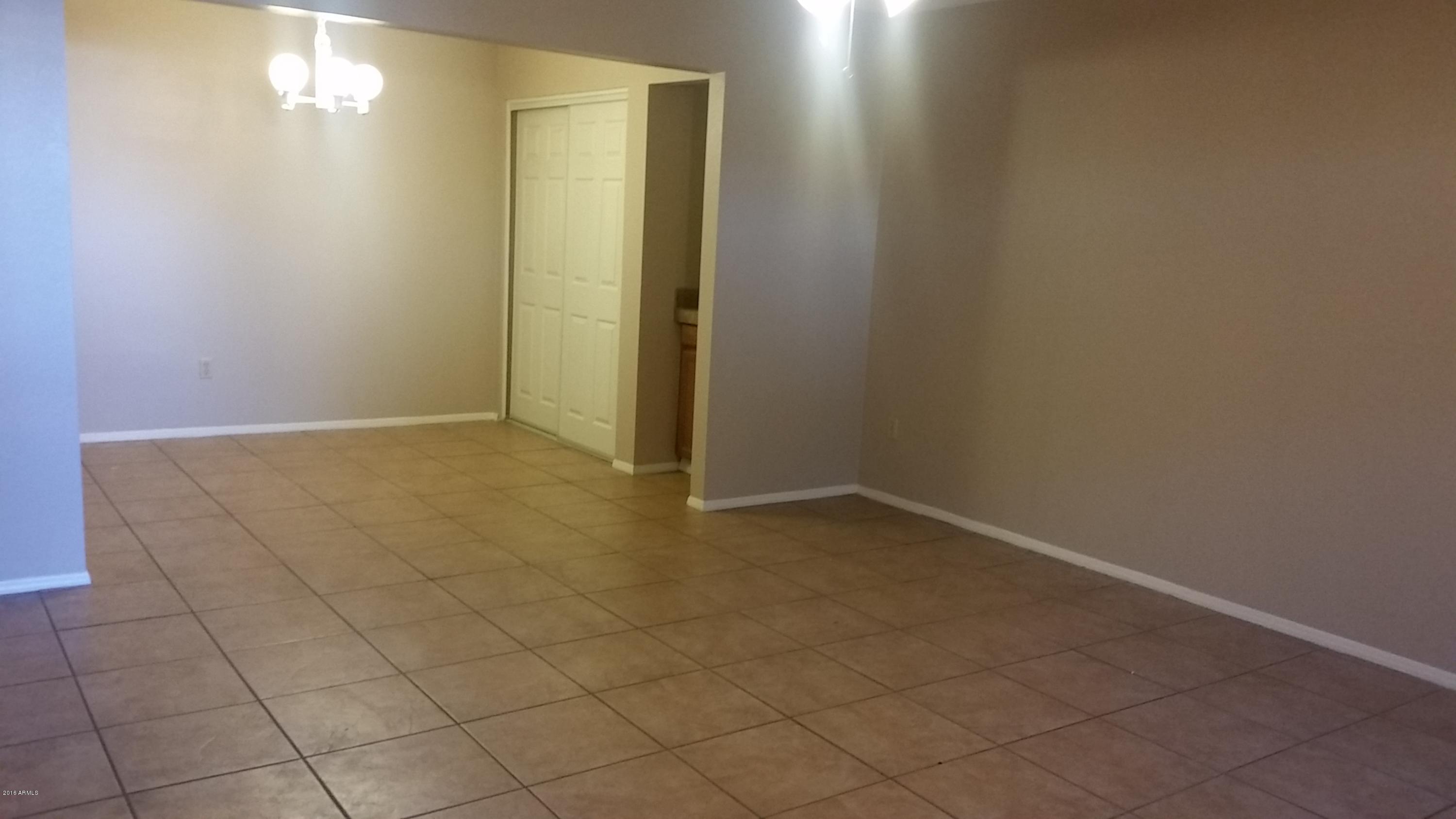 1645 West Baseline Road, Unit 1001 Mesa, AZ 85202 - Photo 3 of 17 Great room/kitchen eat in area