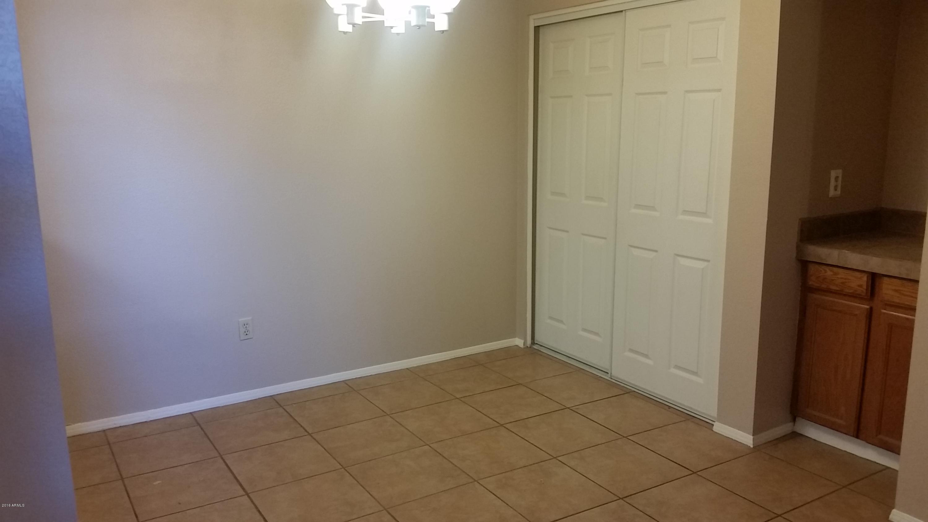 1645 West Baseline Road, Unit 1001 Mesa, AZ 85202 - Photo 4 of 17 Kitchen eat in area