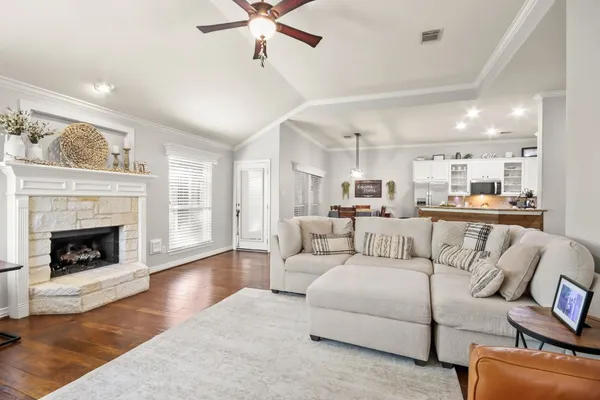 $575,000 | 1106 Commons Waterway Drive, Huffman, TX 77336