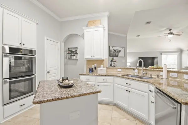 $575,000 | 1106 Commons Waterway Drive, Huffman, TX 77336
