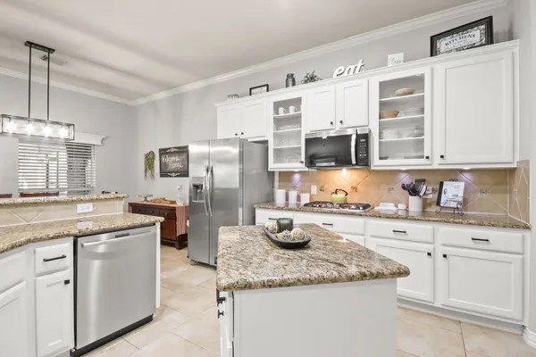 $575,000 | 1106 Commons Waterway Drive, Huffman, TX 77336