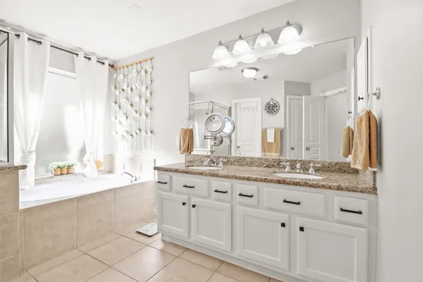 $575,000 | 1106 Commons Waterway Drive, Huffman, TX 77336