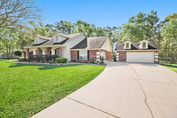 $575,000 | 1106 Commons Waterway Drive, Huffman, TX 77336