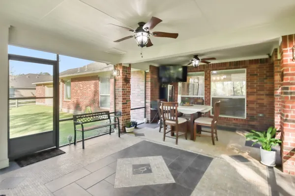 $575,000 | 1106 Commons Waterway Drive, Huffman, TX 77336