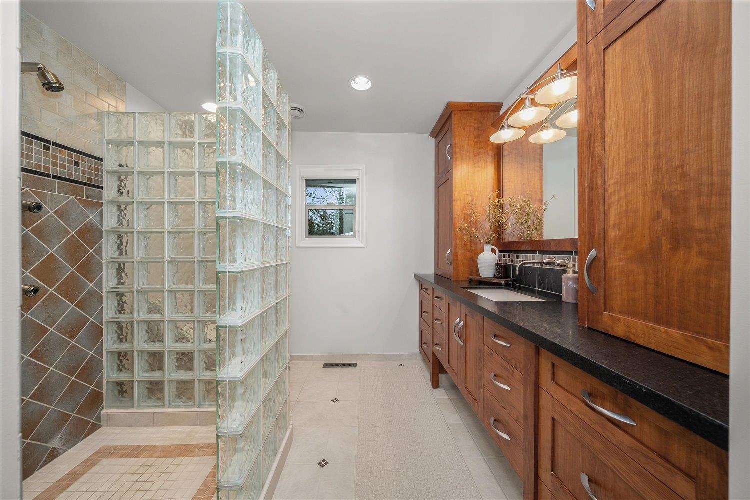 3515 South Altamont Street Spokane, WA 99223 - Photo 13 of 26