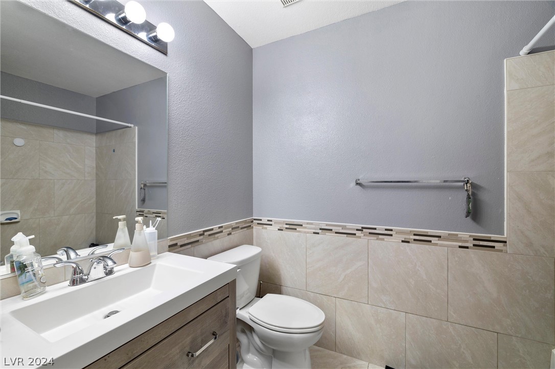 7100 West Pirates Cove Road, Unit 1072 Las Vegas, NV 89145 - Photo 13 of 29 New vanities