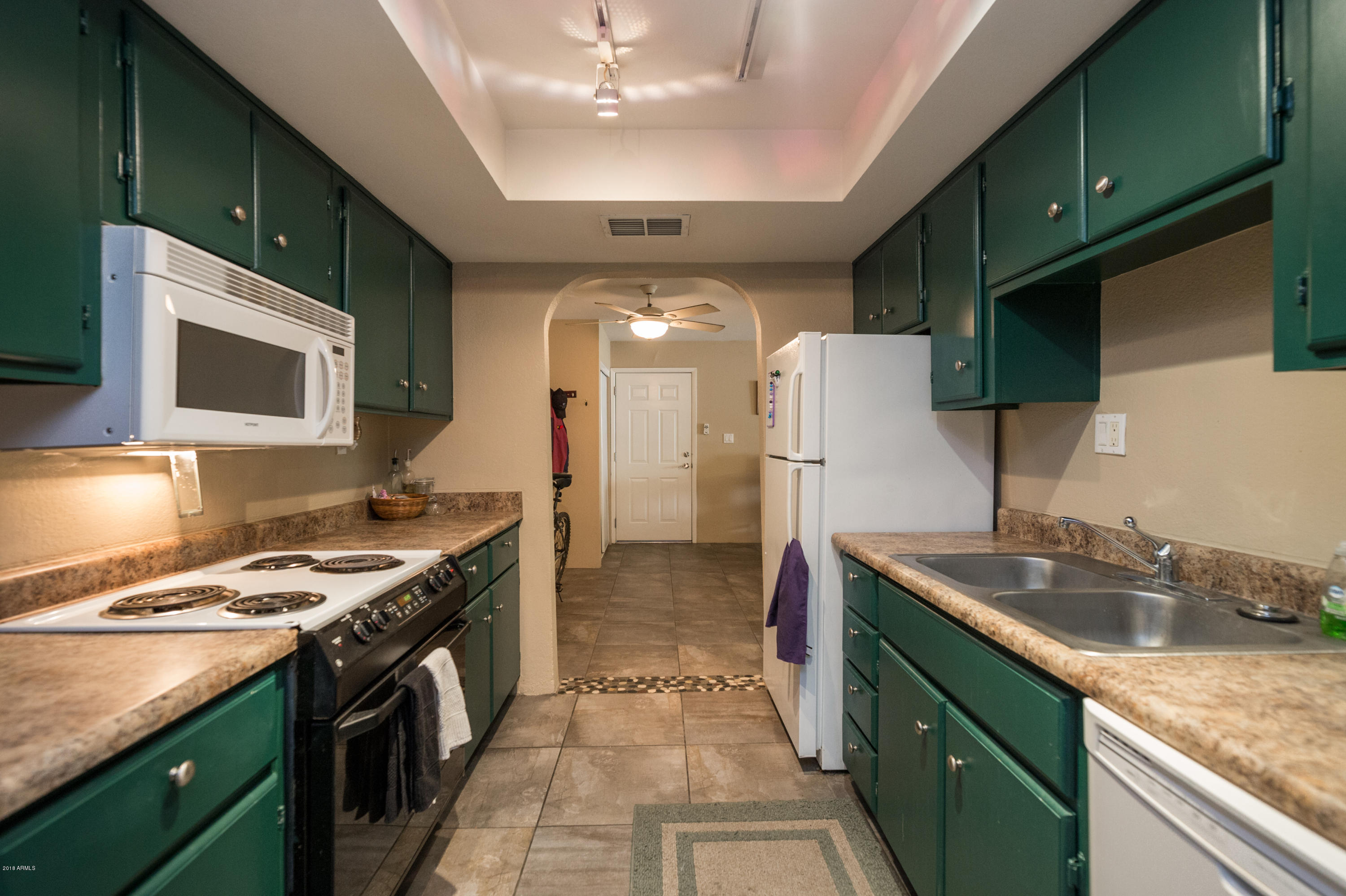 3825 East Camelback Road, Unit 232 Phoenix, AZ 85018 - Photo 6 of 23 Kitchen