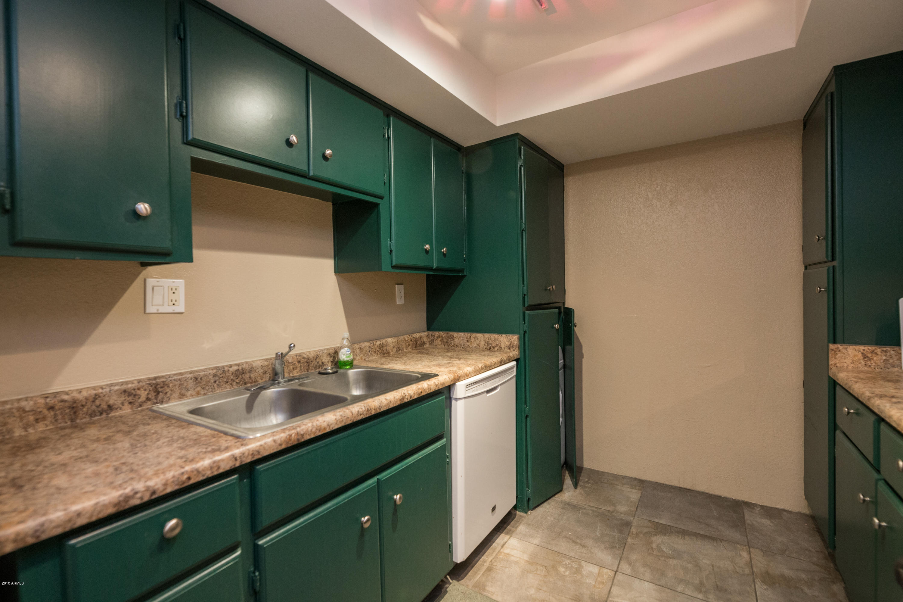 3825 East Camelback Road, Unit 232 Phoenix, AZ 85018 - Photo 7 of 23 Kitchen