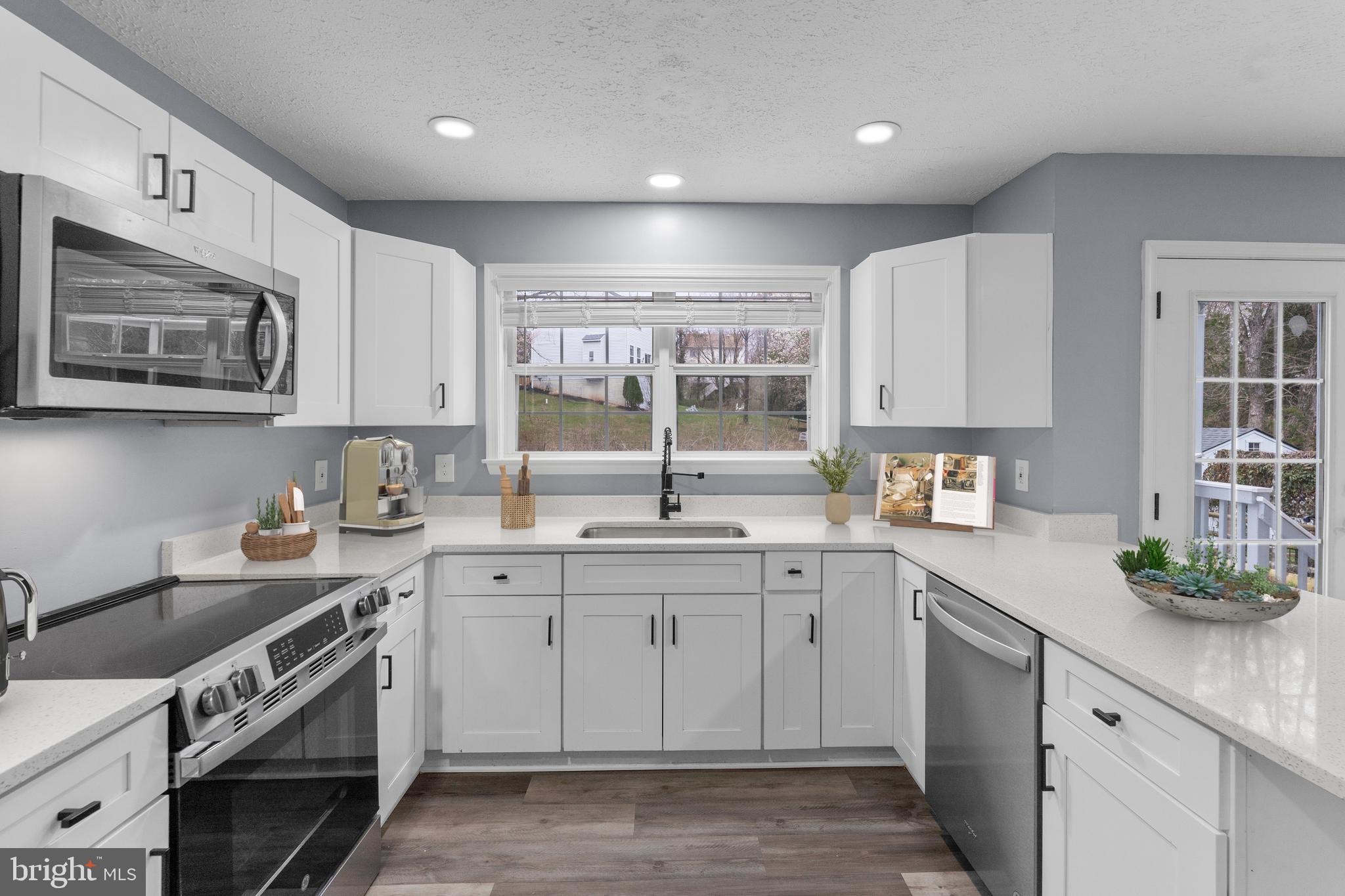 10415 Labrador Loop Manassas, VA 20112 - Photo 14 of 66