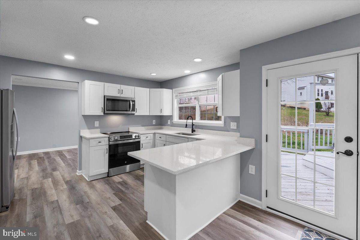 10415 Labrador Loop Manassas, VA 20112 - Photo 35 of 66 a kitchen with stainless steel appliances granite countertop a stove and a sink