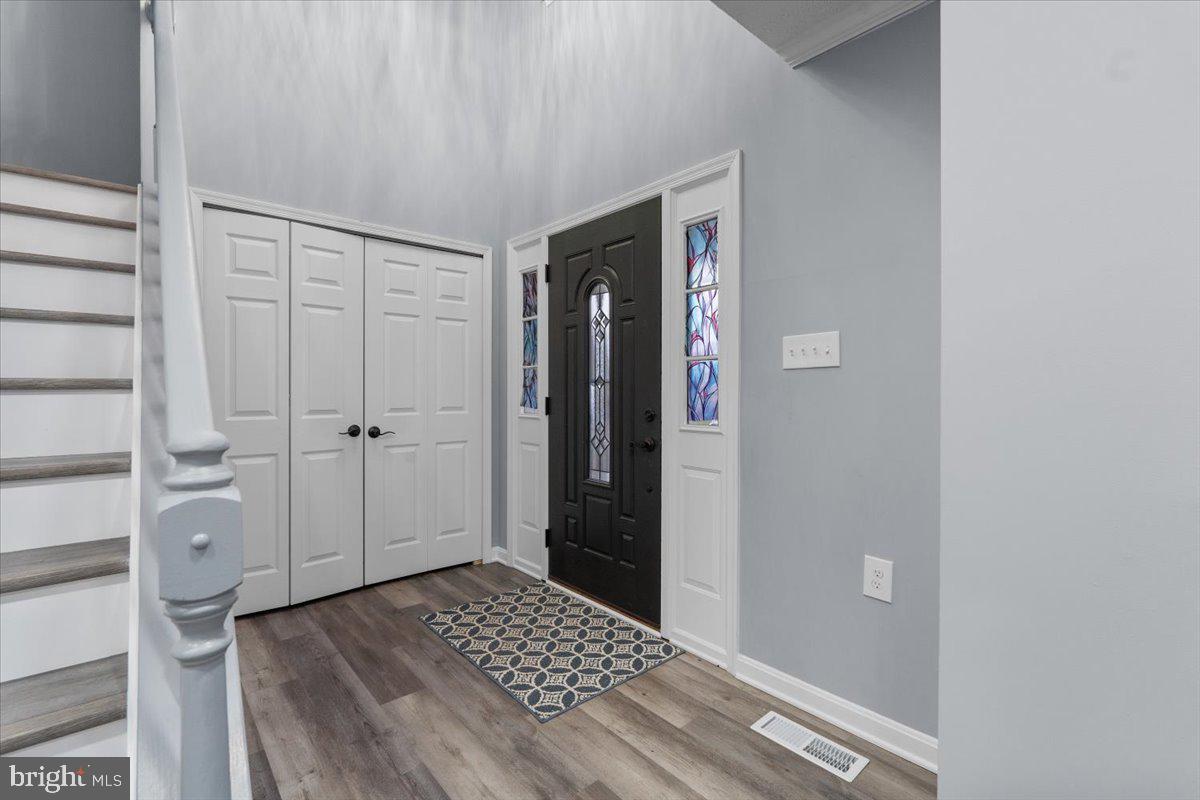 10415 Labrador Loop Manassas, VA 20112 - Photo 5 of 66 a view of wooden closet