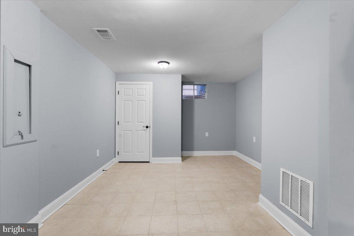 10415 Labrador Loop Manassas, VA 20112 - Photo 58 of 66 a view of an empty room