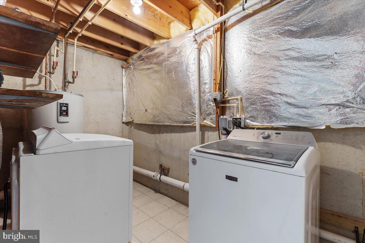 10415 Labrador Loop Manassas, VA 20112 - Photo 62 of 66 a utility room with dryer and washer