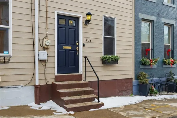 a view of entryway front of house